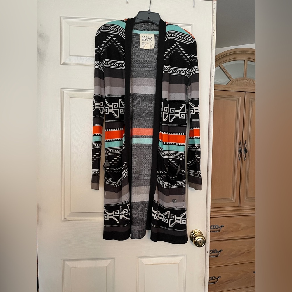 billabong aztec print open front with pockets sweater size small like new
